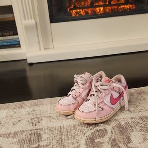 Nike Kids Sneakers in Pink and White